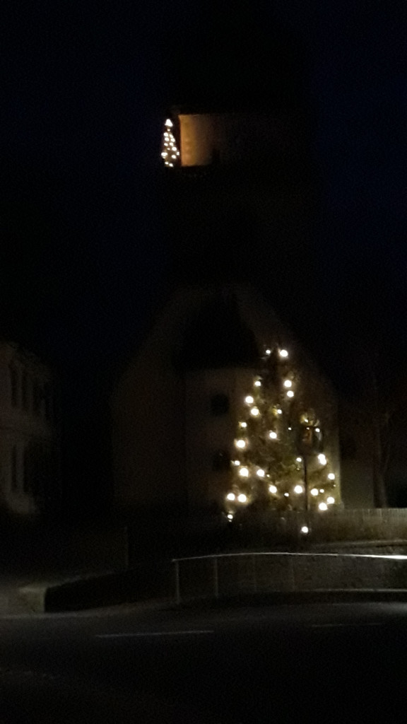 Christbaum auf dem Umgang der Irmelshäuser Kirche