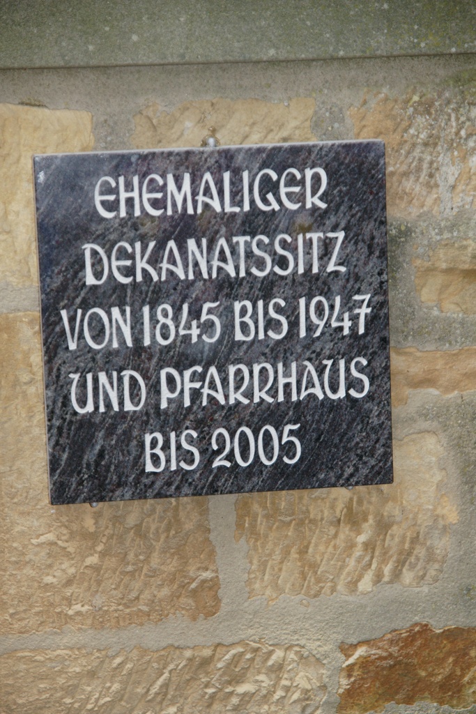 Neue Gedenktafel: Ehemaliger Dekanatssitz von 1845 bis 1947 und Pfarrhaus bis 2005