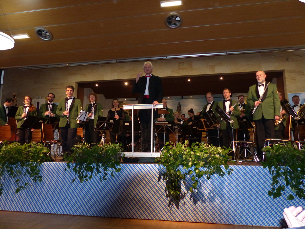 Die Leitung hat Chefdirigent Herr Prof. Johann Mösenbichler.