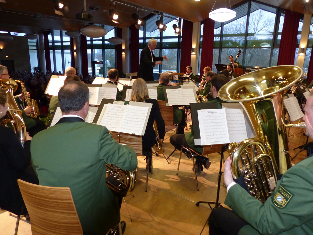 Zum Auftakt ein ganz besonderes Konzert: das Bayerische Polizeiorchester spielt "Frühlingsstimmen"!